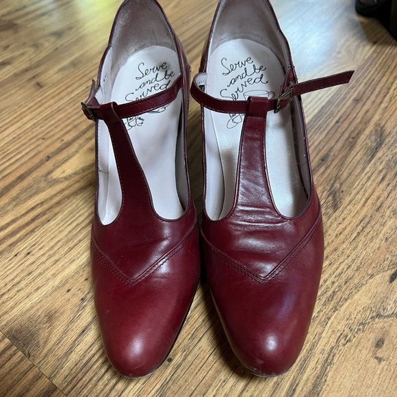 Fluevog Teapot Sencha t-strap heels, Cherry red, 7.5 - Picture 5 of 10